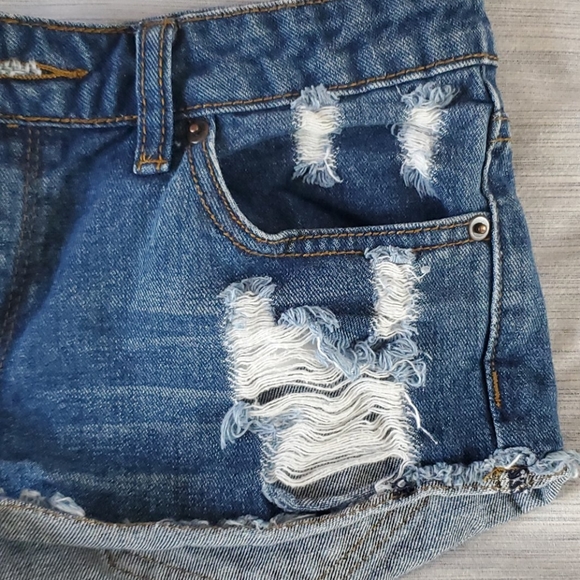 Cut Off Jean Shorts - Picture 3 of 7